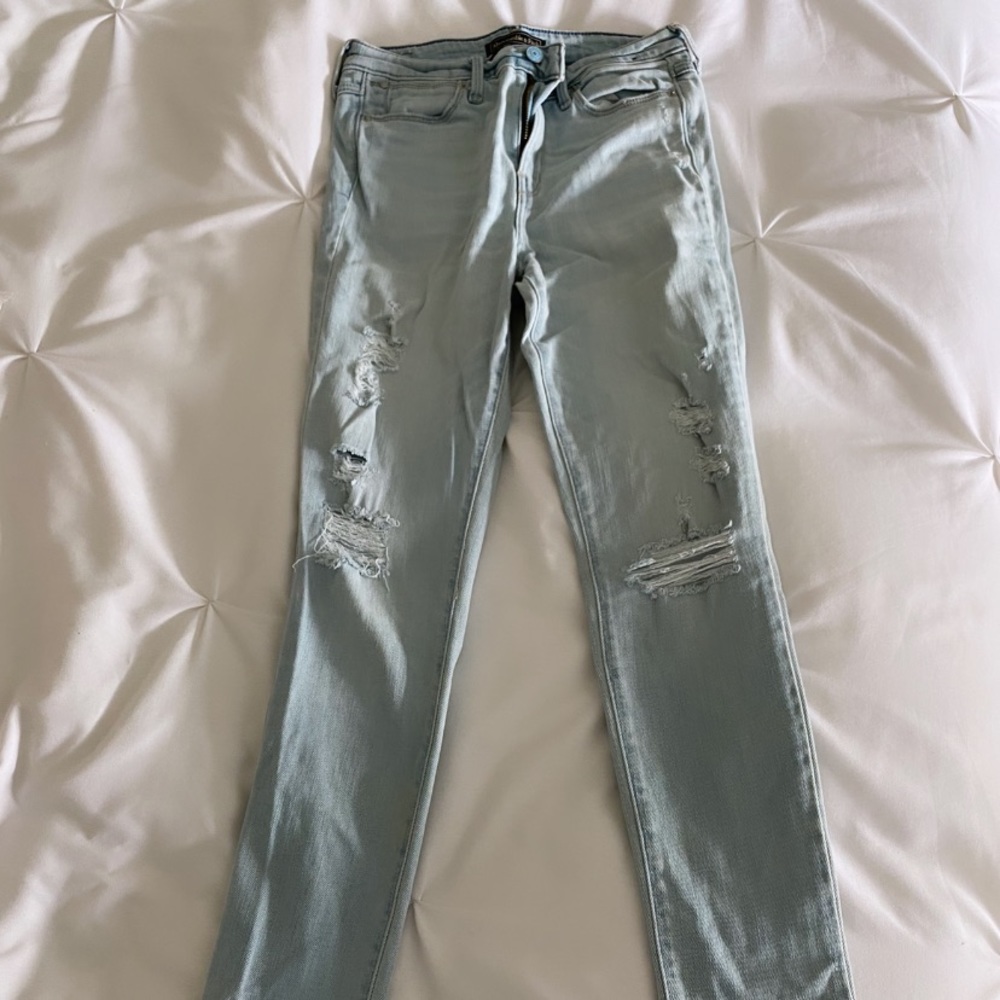 Abercrombie & Fitch Ripped Light Wash Skinny Jean